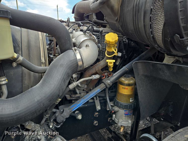 image for item DT4945 2013 International ProStar semi truck