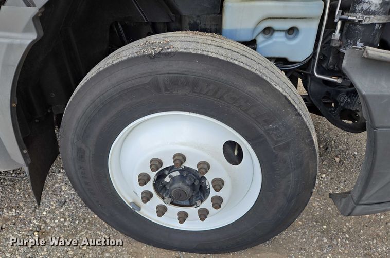 image for item DT4945 2013 International ProStar semi truck