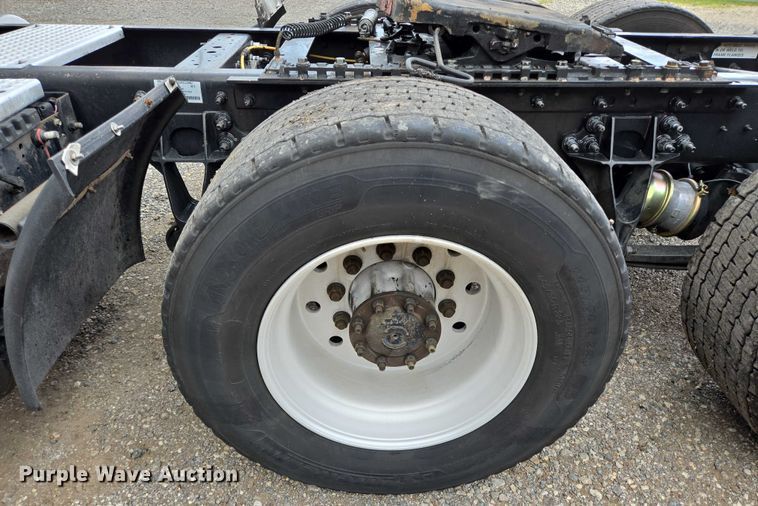 image for item DT4945 2013 International ProStar semi truck