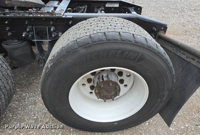 image for item DT4945 2013 International ProStar semi truck