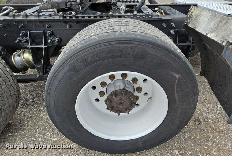 image for item DT4945 2013 International ProStar semi truck