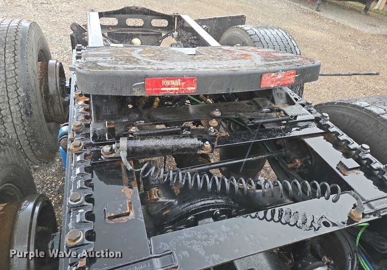 image for item DT4946 2010 Freightliner Cascadia semi truck