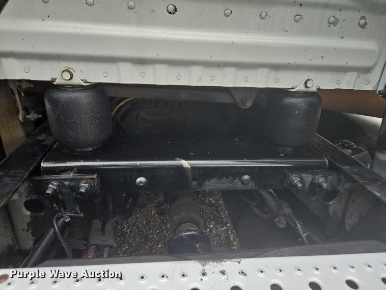 image for item DT4946 2010 Freightliner Cascadia semi truck