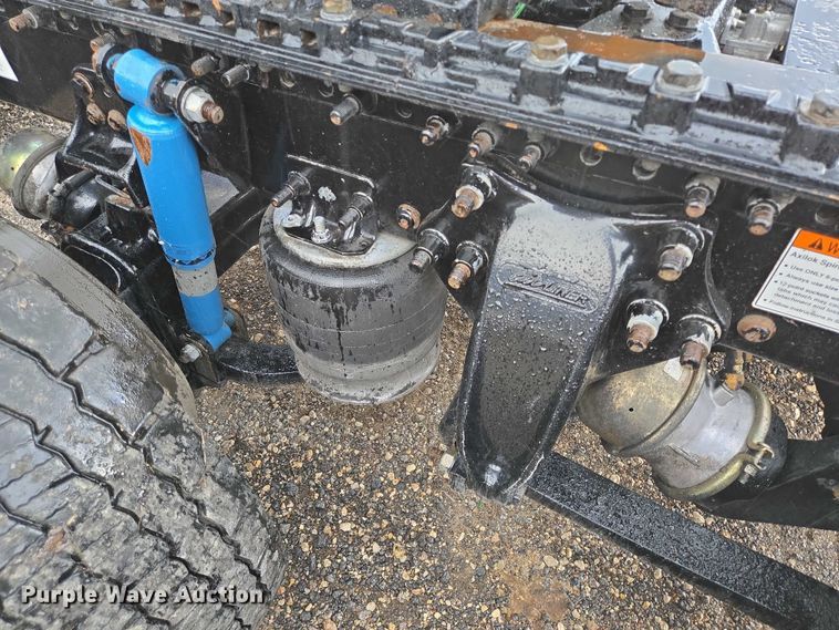 image for item DT4946 2010 Freightliner Cascadia semi truck