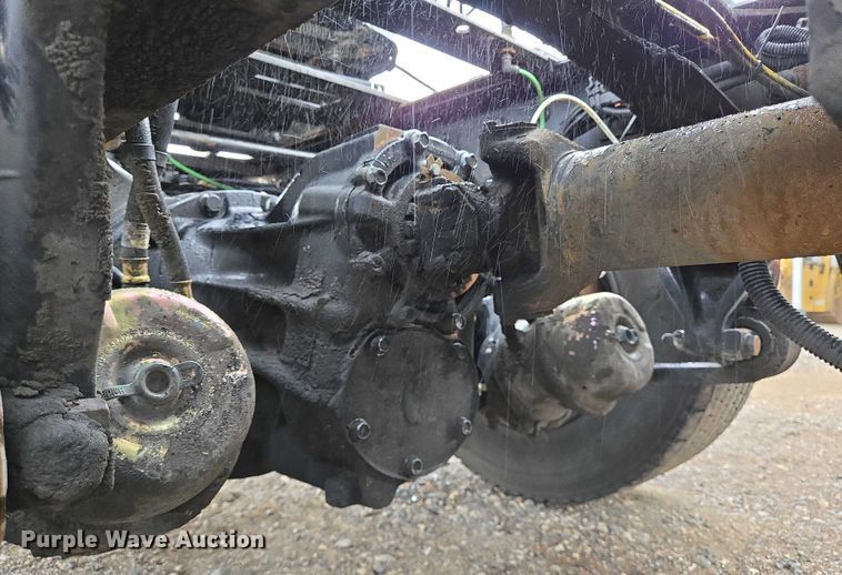 image for item DT4946 2010 Freightliner Cascadia semi truck