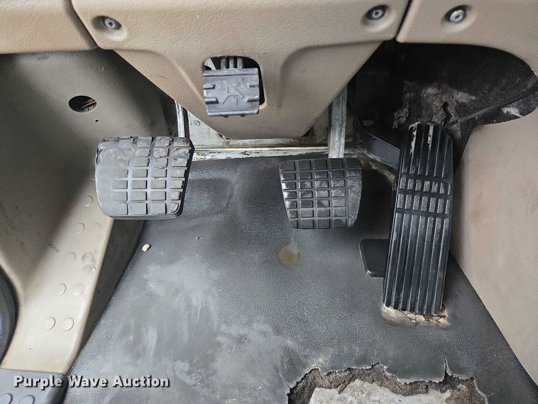 image for item DT4946 2010 Freightliner Cascadia semi truck