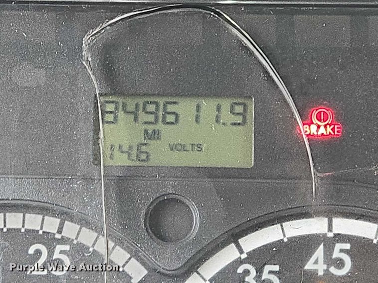 image for item DT4946 2010 Freightliner Cascadia semi truck