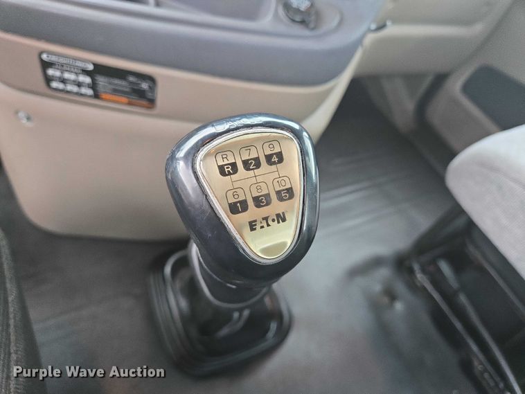 image for item DT4946 2010 Freightliner Cascadia semi truck