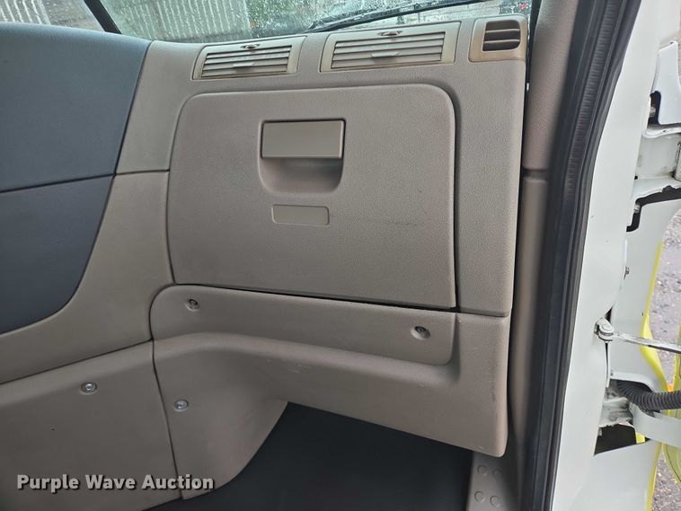 image for item DT4946 2010 Freightliner Cascadia semi truck