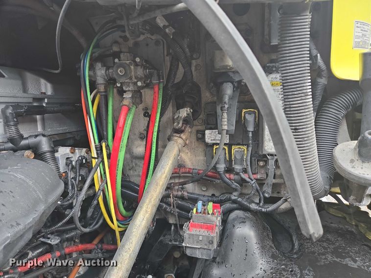 image for item DT4946 2010 Freightliner Cascadia semi truck