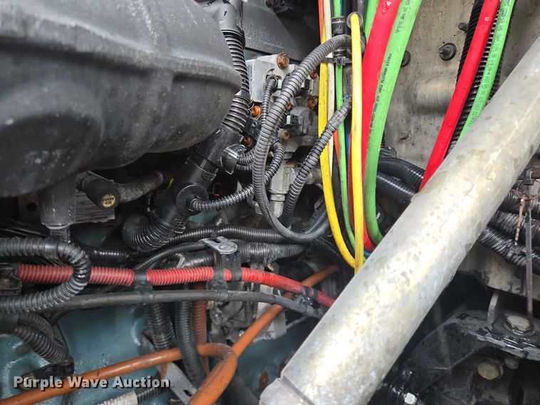 image for item DT4946 2010 Freightliner Cascadia semi truck