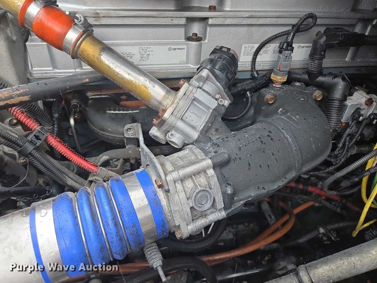 image for item DT4946 2010 Freightliner Cascadia semi truck