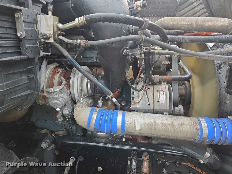 image for item DT4946 2010 Freightliner Cascadia semi truck