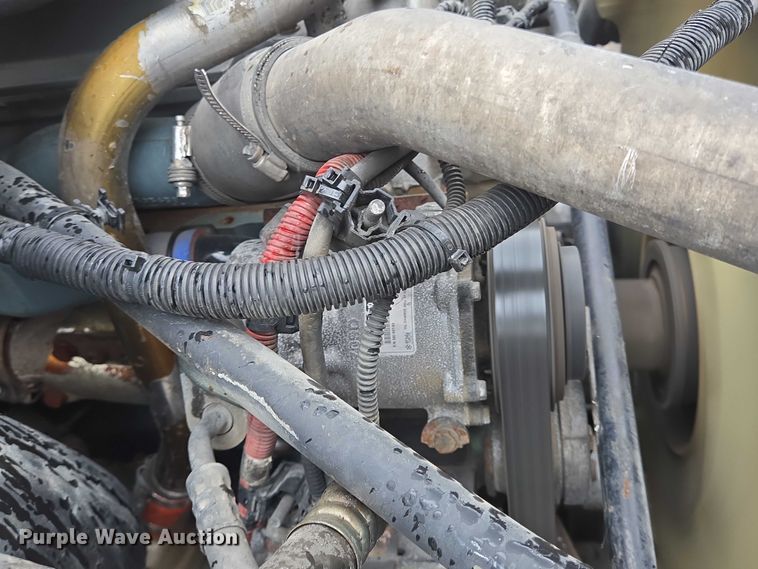 image for item DT4946 2010 Freightliner Cascadia semi truck