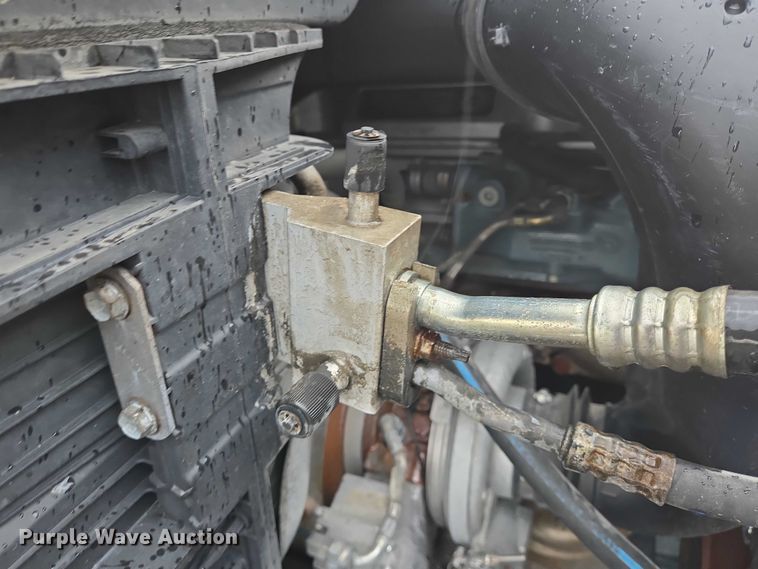 image for item DT4946 2010 Freightliner Cascadia semi truck