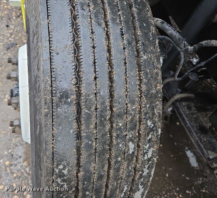 image for item DT4946 2010 Freightliner Cascadia semi truck