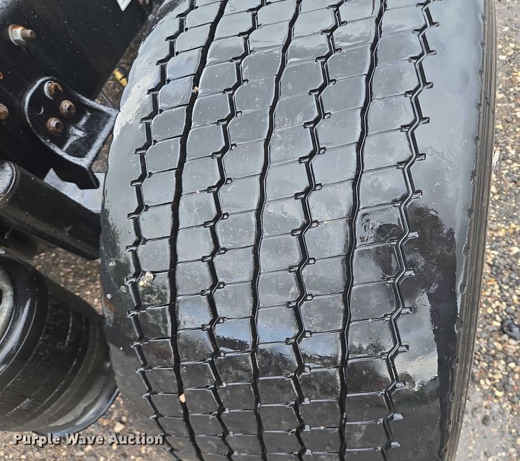 image for item DT4946 2010 Freightliner Cascadia semi truck