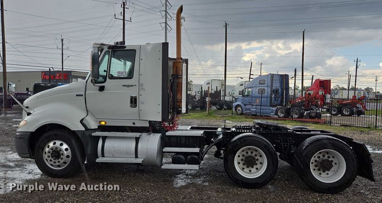image for item DT4947 2013 International ProStar  semi truck