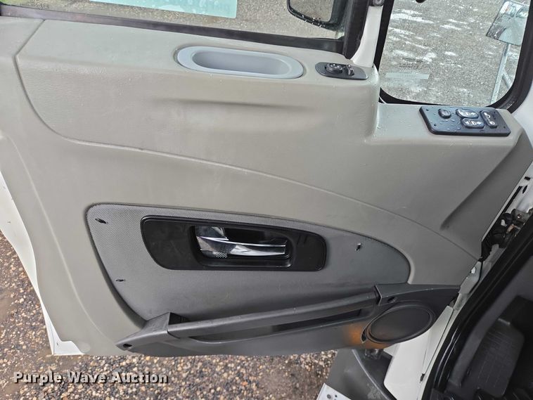 image for item DT4947 2013 International ProStar  semi truck