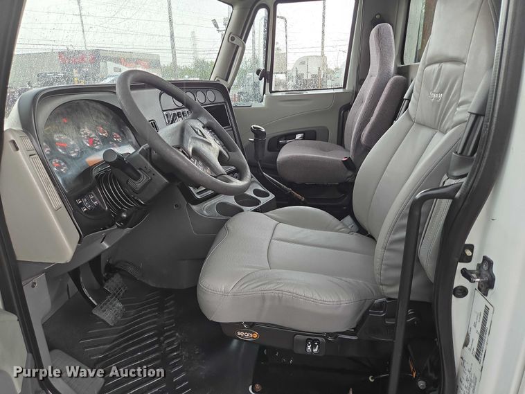 image for item DT4947 2013 International ProStar  semi truck