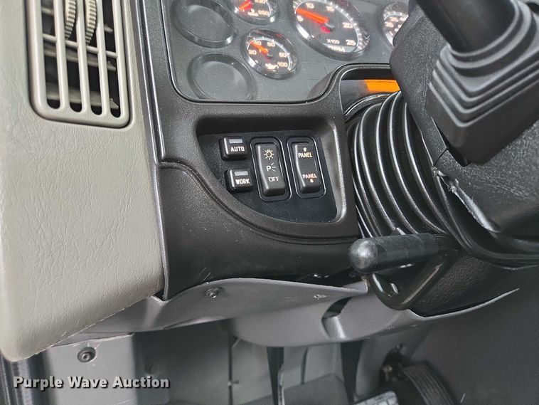 image for item DT4947 2013 International ProStar  semi truck