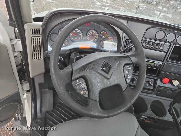 image for item DT4947 2013 International ProStar  semi truck