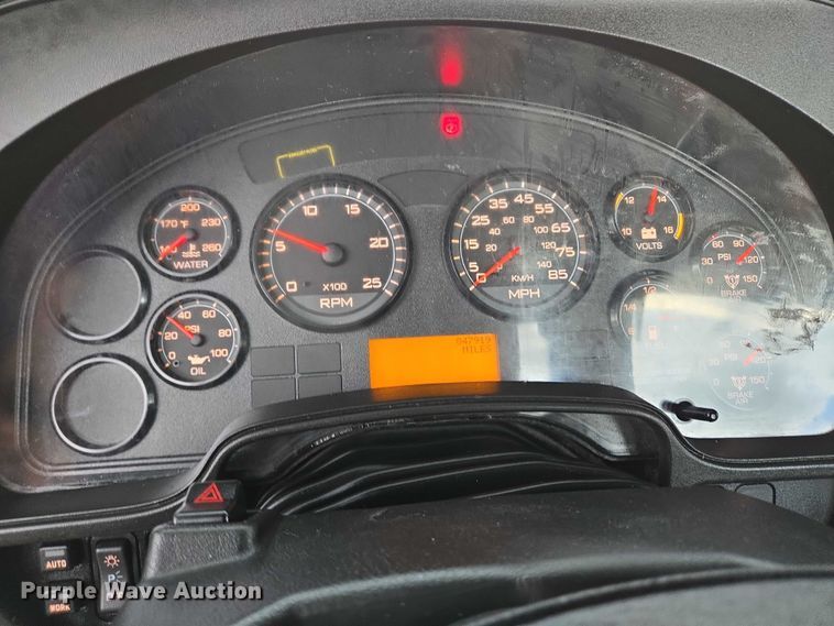 image for item DT4947 2013 International ProStar  semi truck