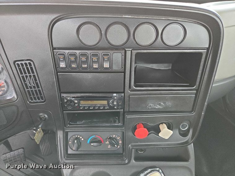 image for item DT4947 2013 International ProStar  semi truck