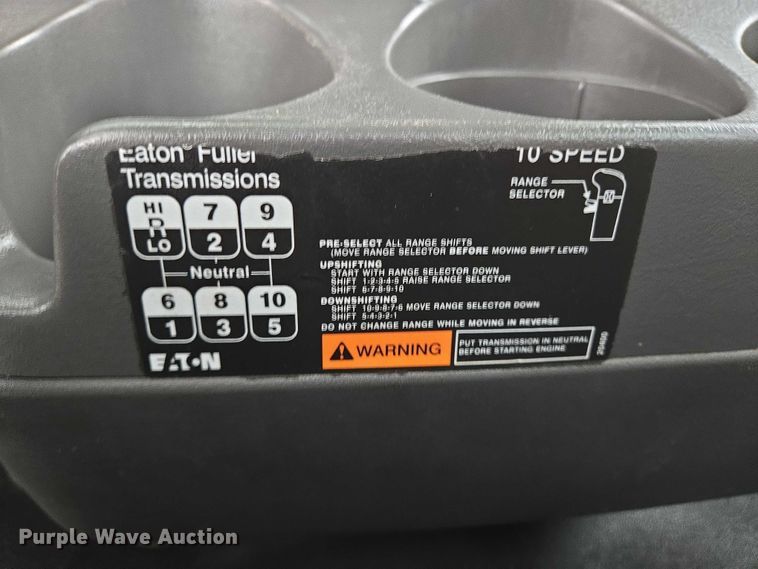 image for item DT4947 2013 International ProStar  semi truck