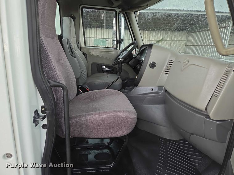 image for item DT4947 2013 International ProStar  semi truck