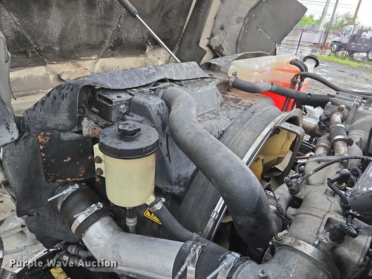 image for item DT4947 2013 International ProStar  semi truck