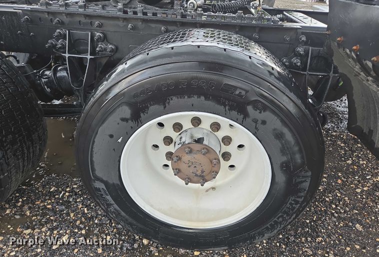 image for item DT4947 2013 International ProStar  semi truck