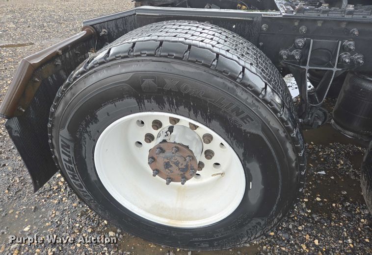 image for item DT4947 2013 International ProStar  semi truck