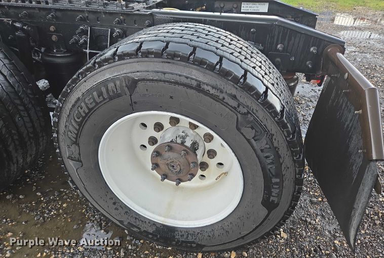 image for item DT4947 2013 International ProStar  semi truck