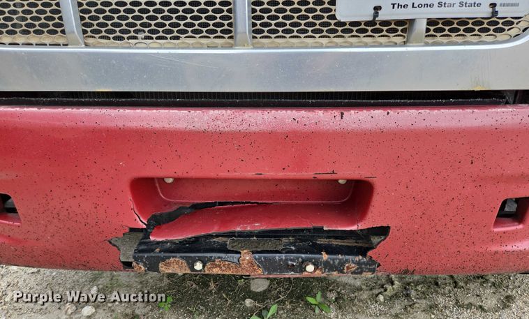 image for item DT4948 2010 Peterbilt 386 semi truck