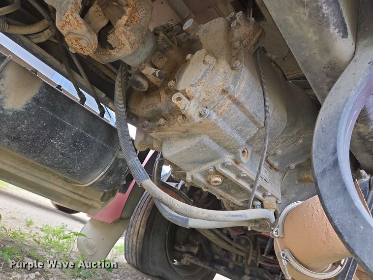 image for item DT4948 2010 Peterbilt 386 semi truck