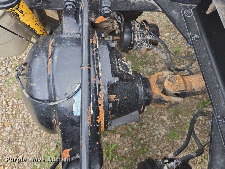 image for item DT4948 2010 Peterbilt 386 semi truck