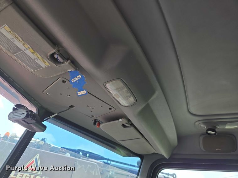 image for item DT4948 2010 Peterbilt 386 semi truck