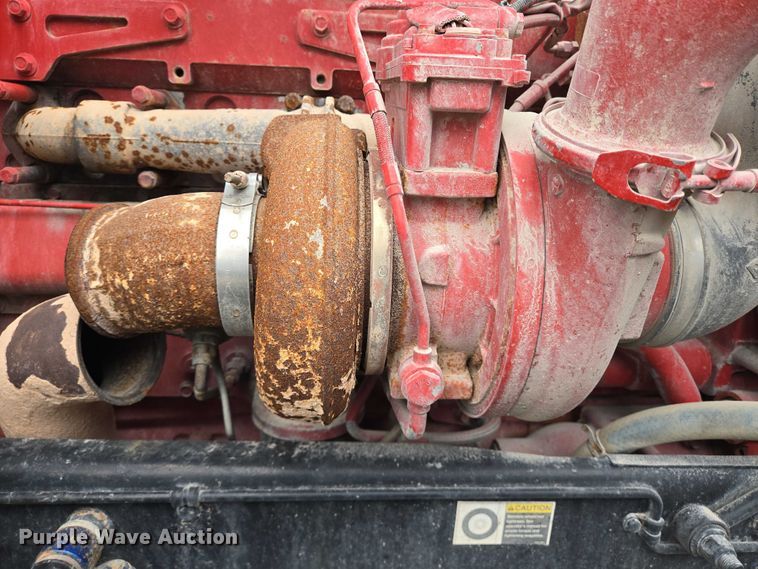 image for item DT4948 2010 Peterbilt 386 semi truck