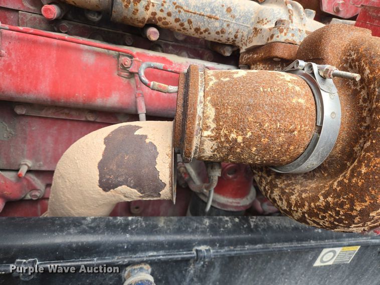 image for item DT4948 2010 Peterbilt 386 semi truck