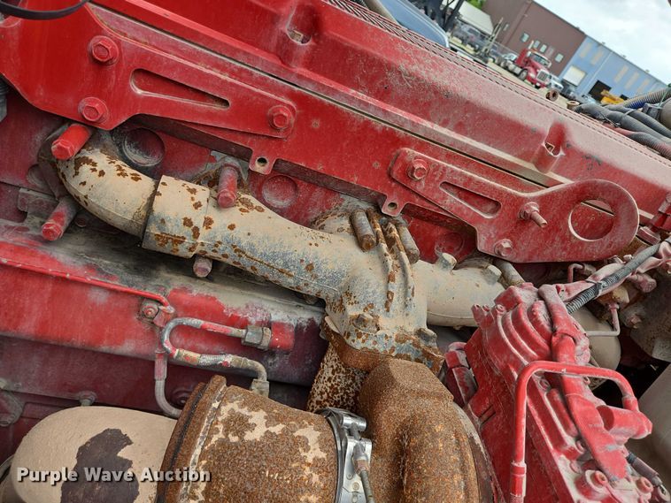 image for item DT4948 2010 Peterbilt 386 semi truck