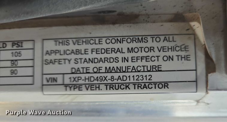 image for item DT4948 2010 Peterbilt 386 semi truck