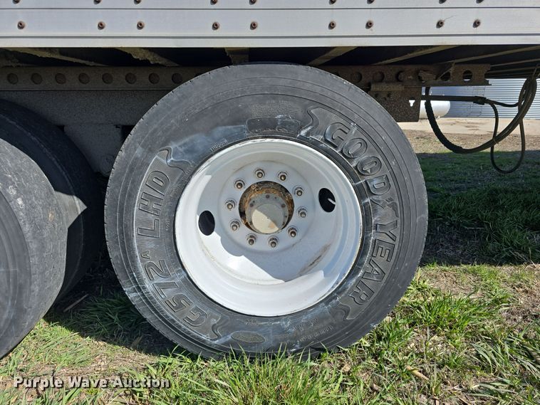 image for item DT6780 1998 Wabash dry van trailer