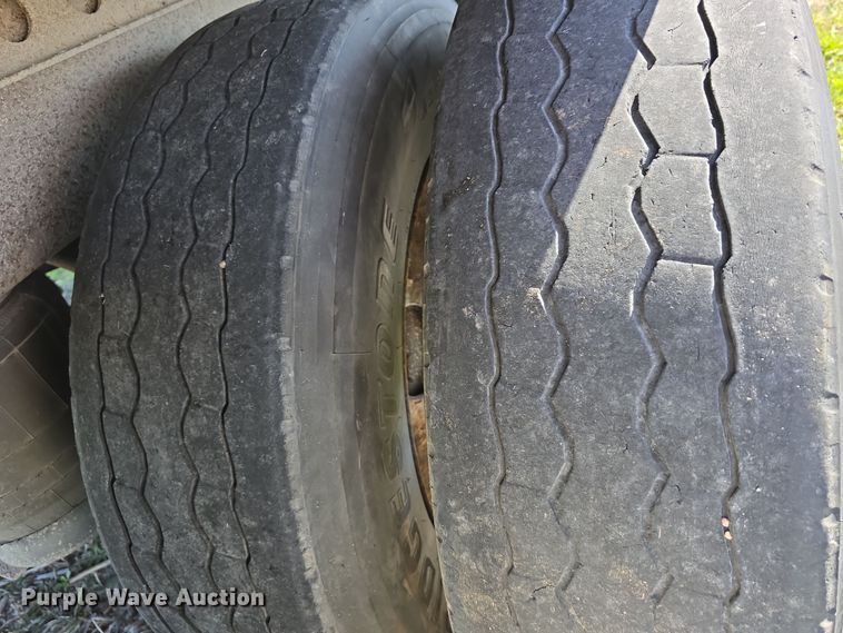 image for item DT6780 1998 Wabash dry van trailer