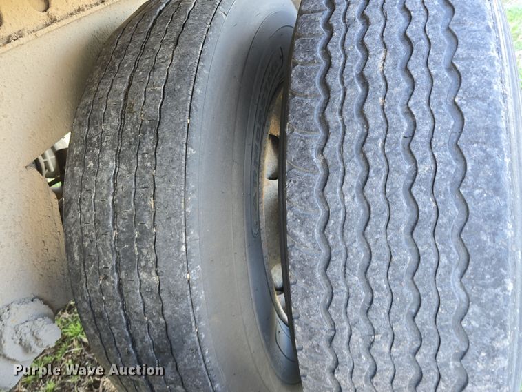 image for item DT6780 1998 Wabash dry van trailer