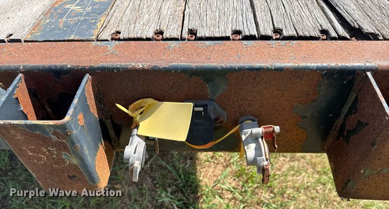 image for item DU9220 2008 Great Dane flatbed trailer