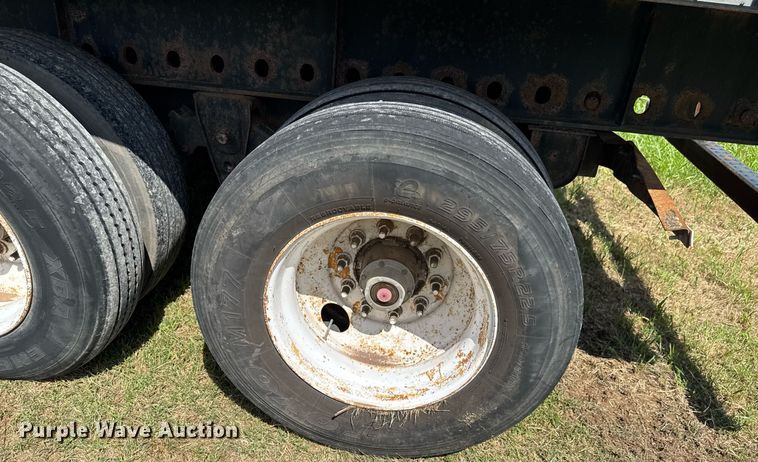 image for item DU9220 2008 Great Dane flatbed trailer