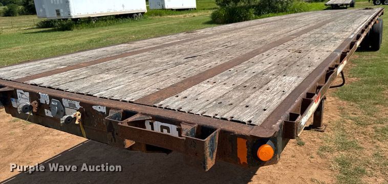 image for item DU9221 2005 Fontaine flatbed trailer