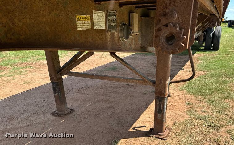 image for item DU9221 2005 Fontaine flatbed trailer