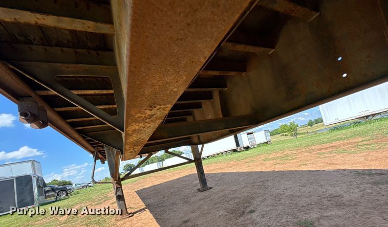 image for item DU9221 2005 Fontaine flatbed trailer